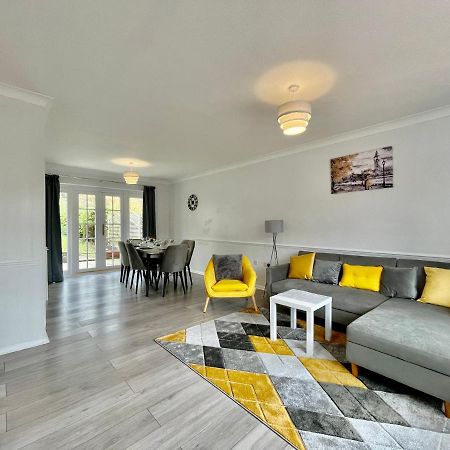 Stylish 3 Bed Chigwell Home With Free Parking Exteriér fotografie