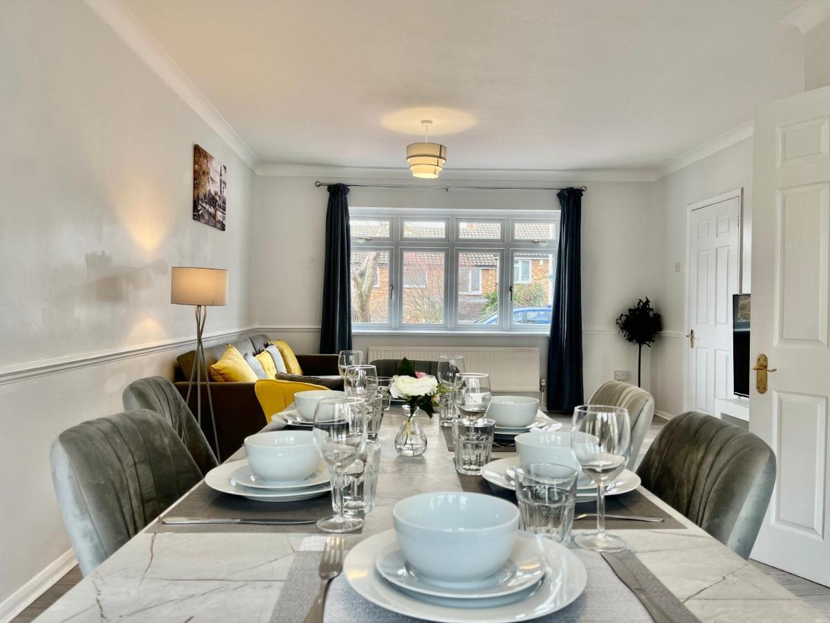 Stylish 3 Bed Chigwell Home With Free Parking Exteriér fotografie