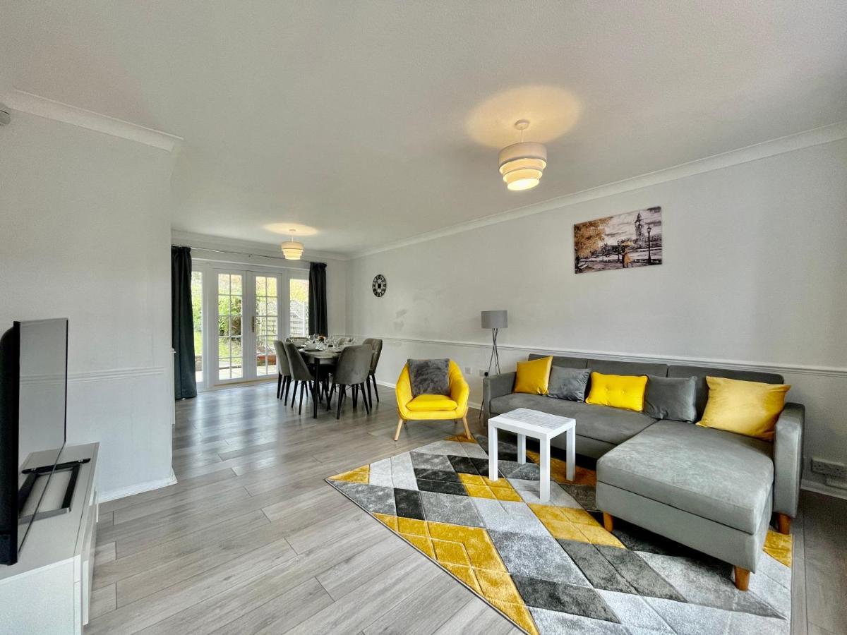 Stylish 3 Bed Chigwell Home With Free Parking Exteriér fotografie