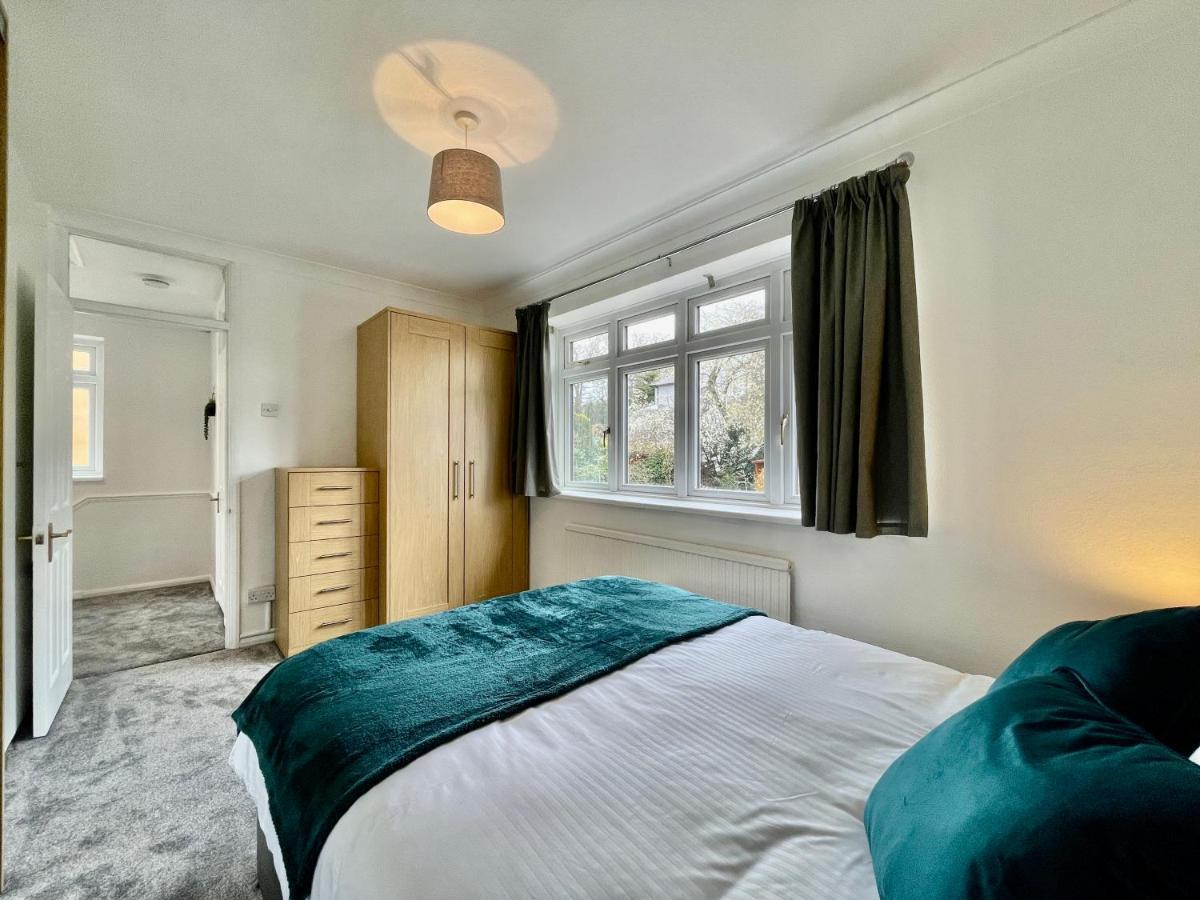 Stylish 3 Bed Chigwell Home With Free Parking Exteriér fotografie