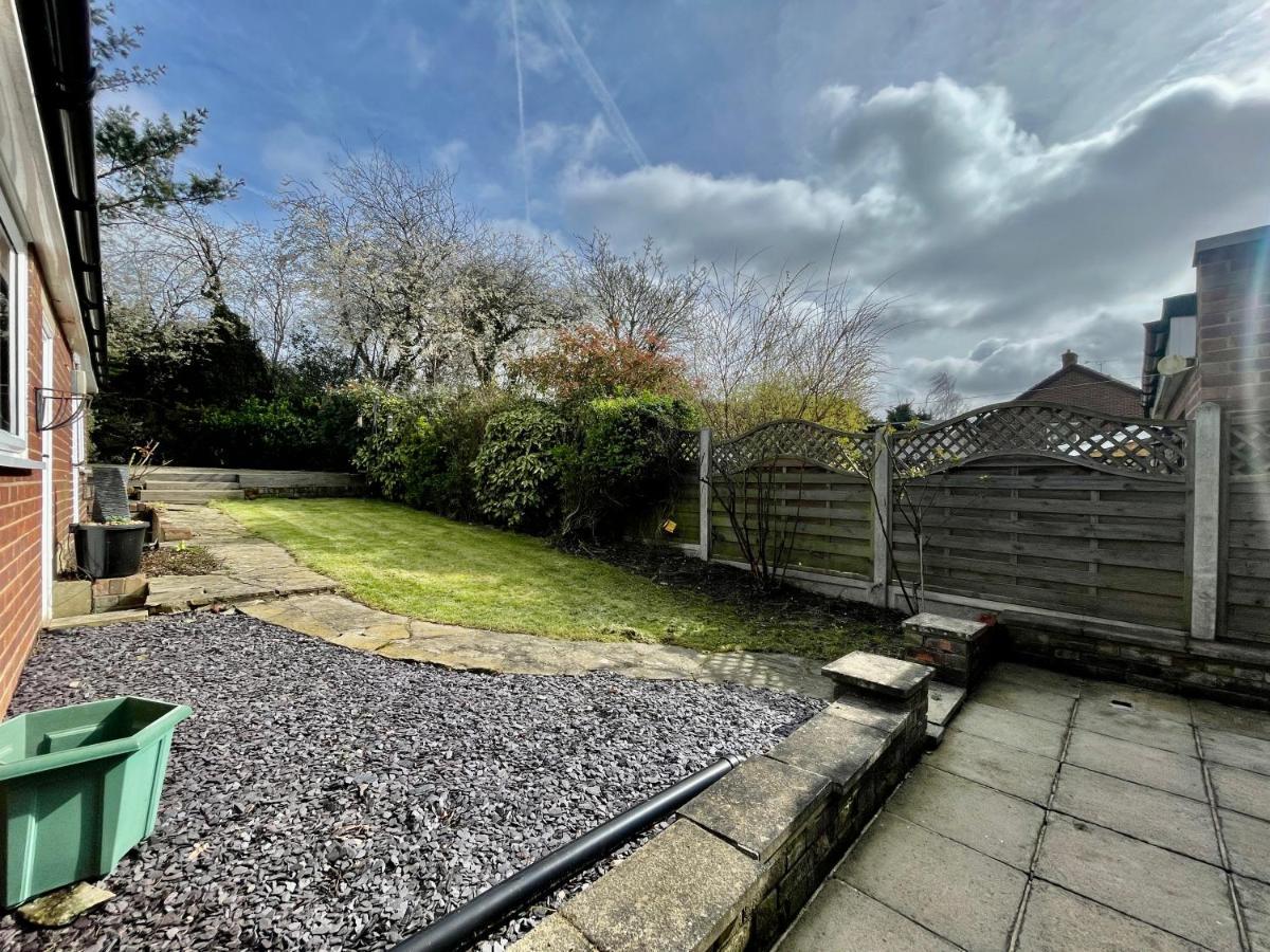 Stylish 3 Bed Chigwell Home With Free Parking Exteriér fotografie