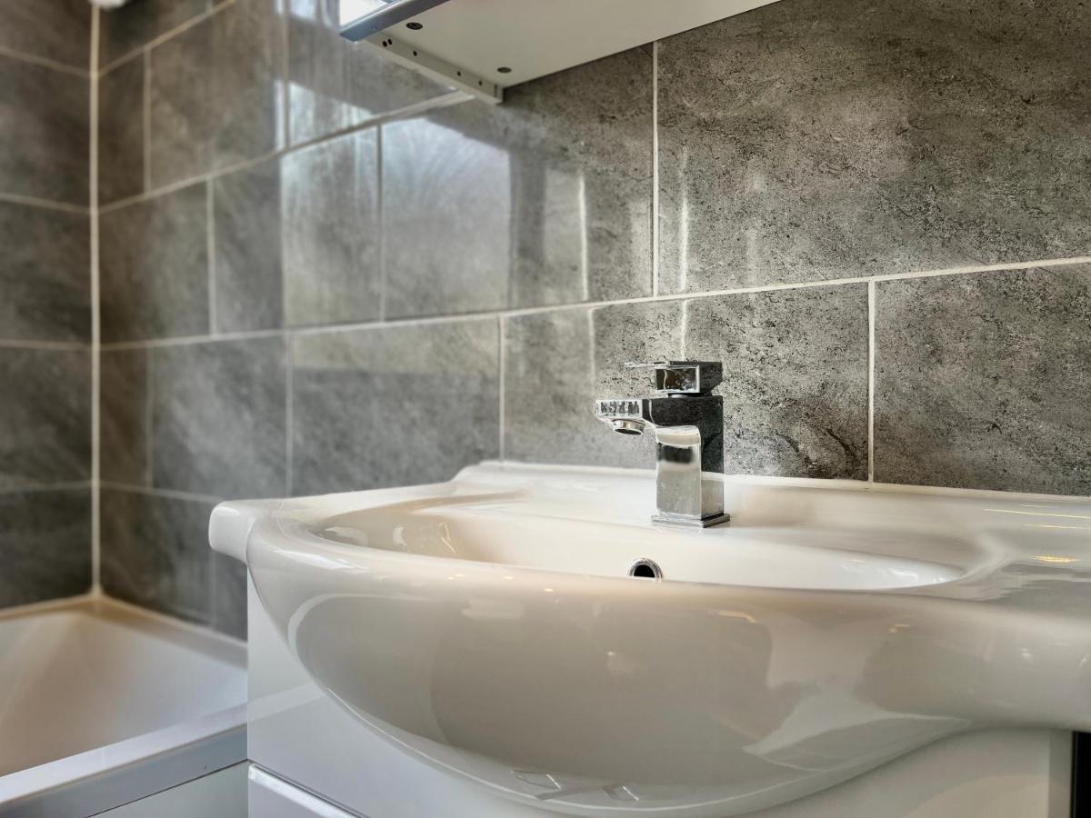 Stylish 3 Bed Chigwell Home With Free Parking Exteriér fotografie