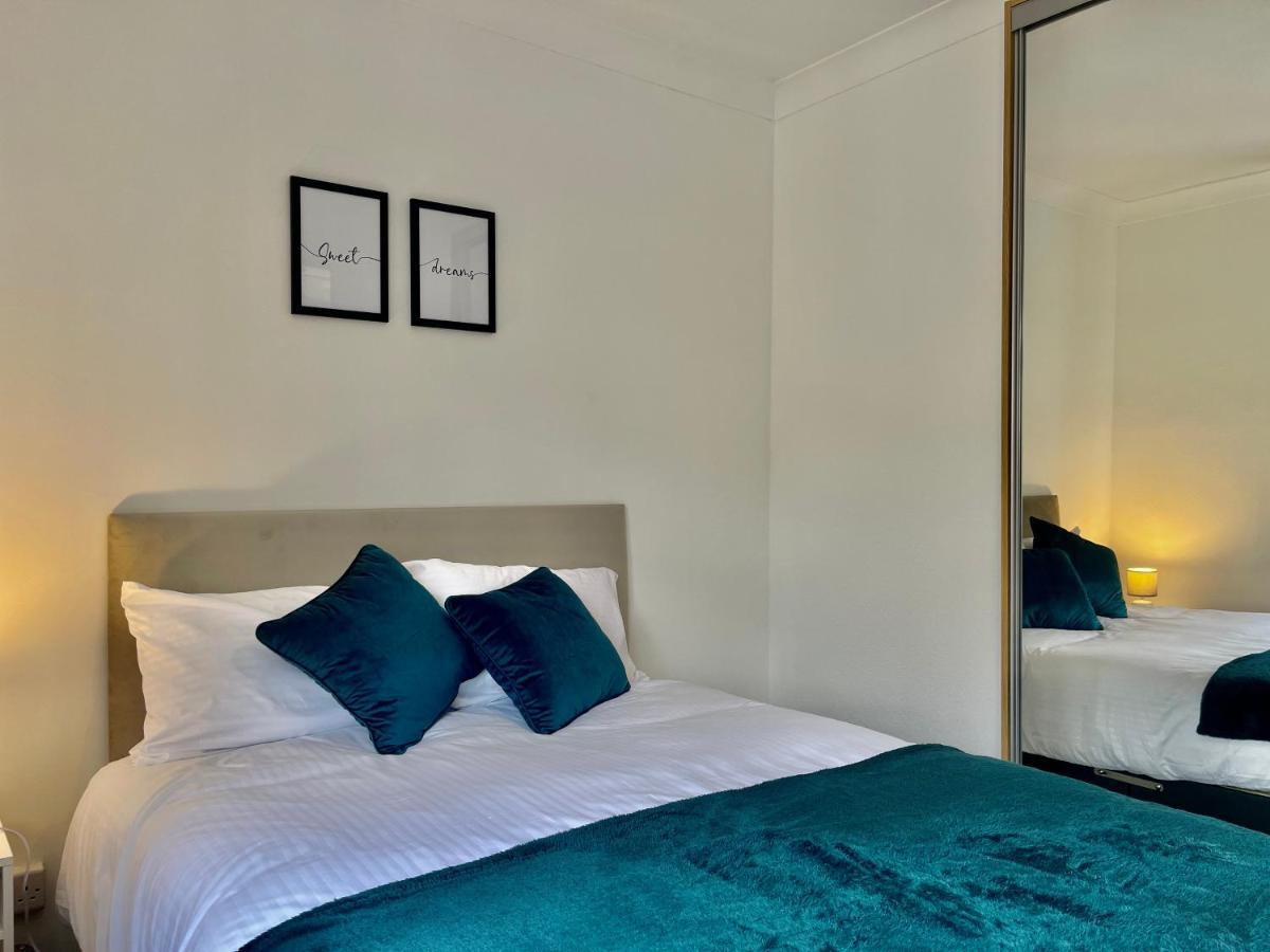 Stylish 3 Bed Chigwell Home With Free Parking Exteriér fotografie