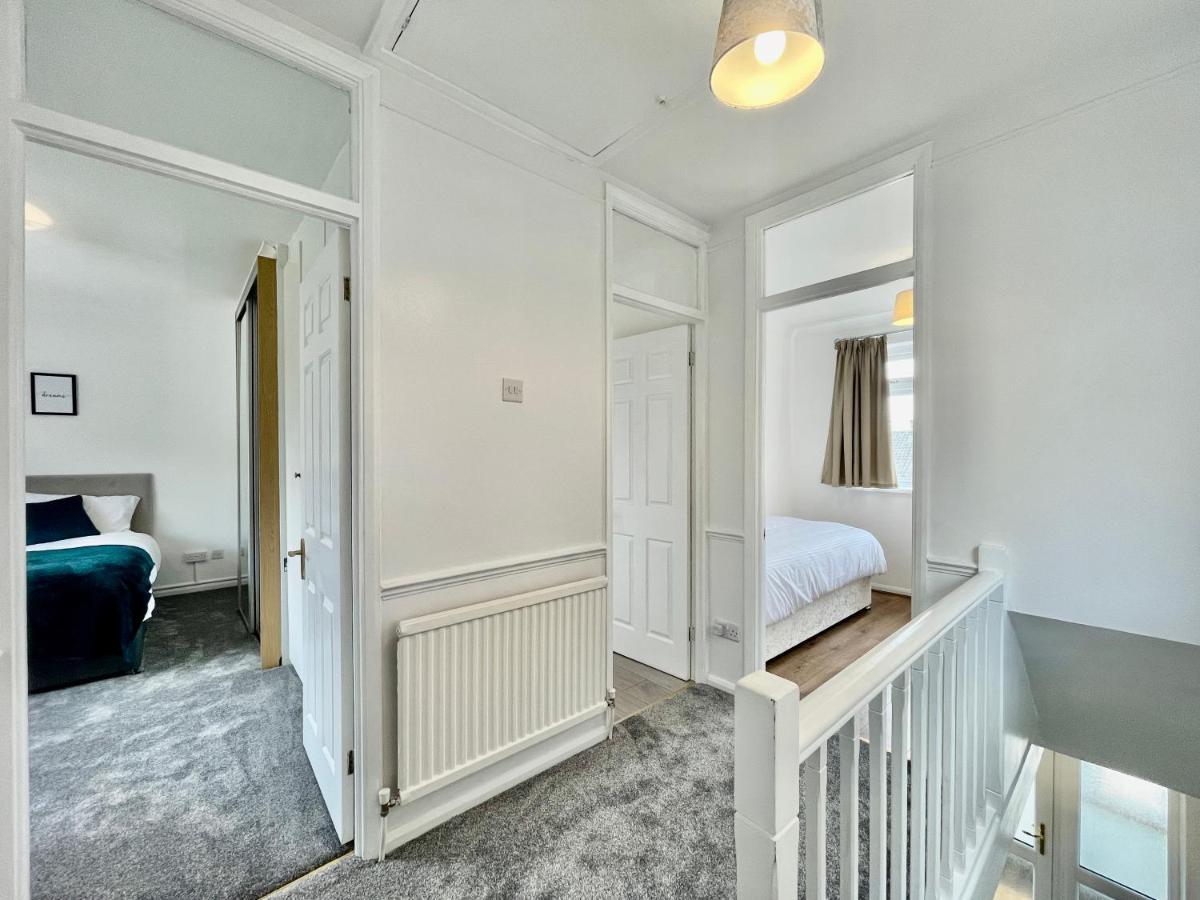 Stylish 3 Bed Chigwell Home With Free Parking Exteriér fotografie