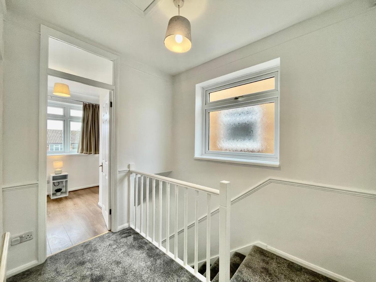 Stylish 3 Bed Chigwell Home With Free Parking Exteriér fotografie