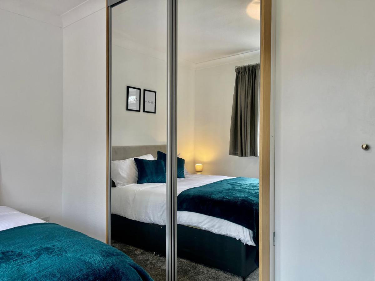 Stylish 3 Bed Chigwell Home With Free Parking Exteriér fotografie