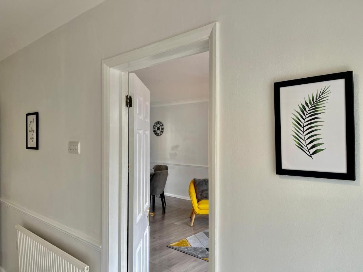 Stylish 3 Bed Chigwell Home With Free Parking Exteriér fotografie